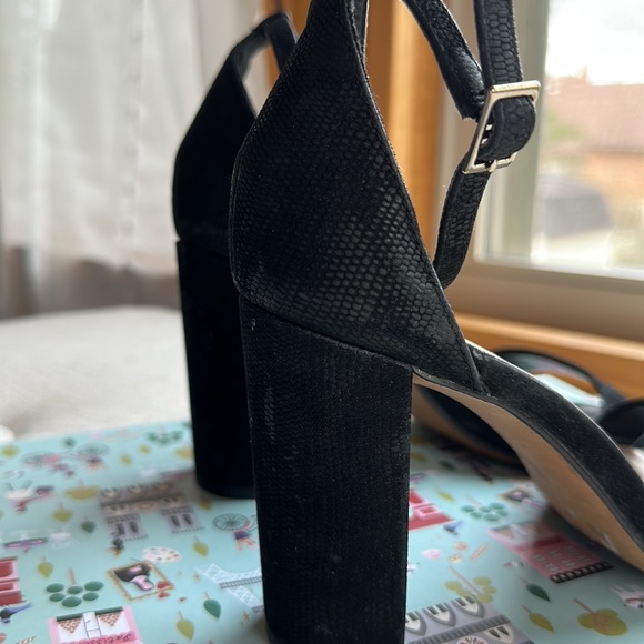 Black strappy heels - Picture 7 of 8